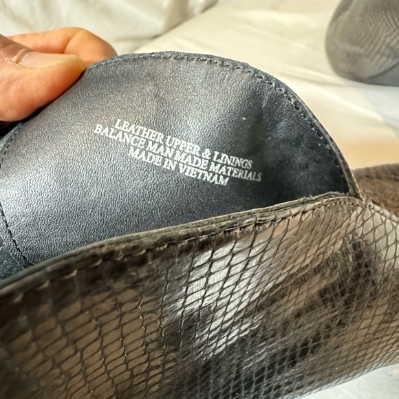 Born 👑 Crown back zip Heels - Picture 6 of 12